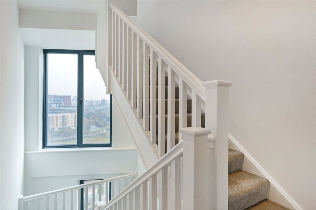 Additional image 15 of 3 bed flat for saleThe Penthouse, Springwell Gardens, Whitehall Road, Leeds LS12