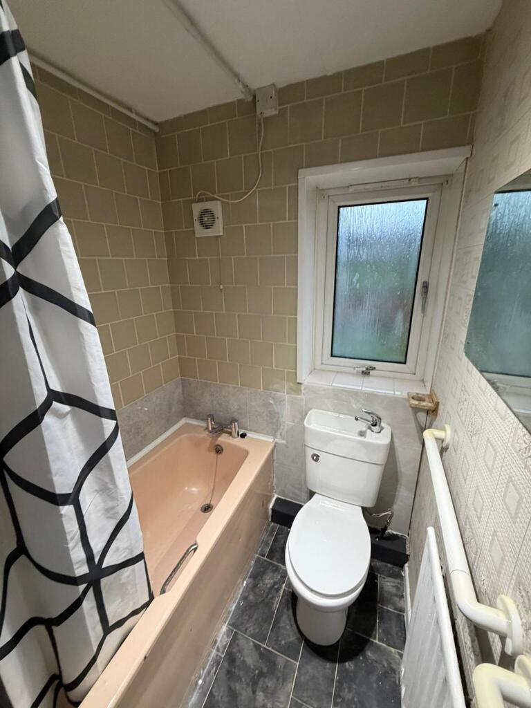 Additional image 7 of Room Available In B45