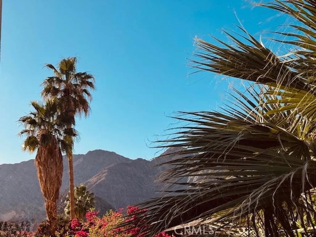 51225 Eisenhower Drive Unit B, La Quinta, CA 92253