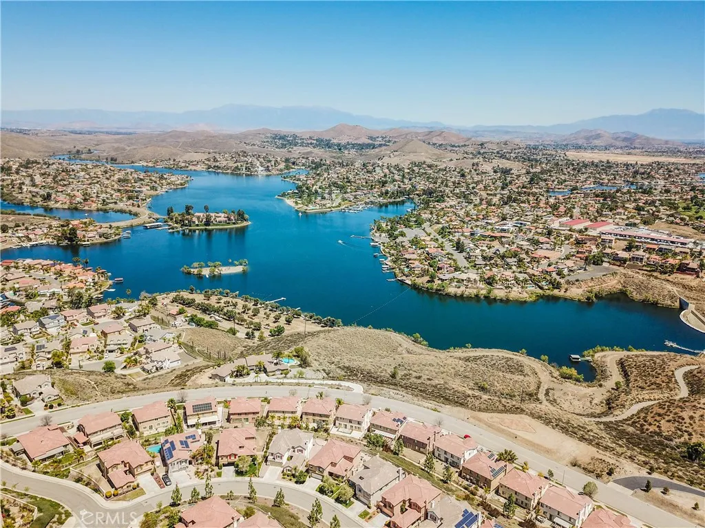 17 Corte Montena, Lake Elsinore, CA 92532