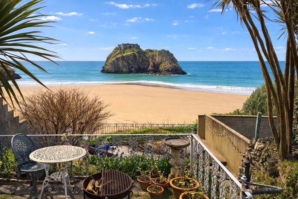 Additional image 2 of 2 bed flat for saleSt. Julians Terrace, Tenby, Pembrokeshire SA70