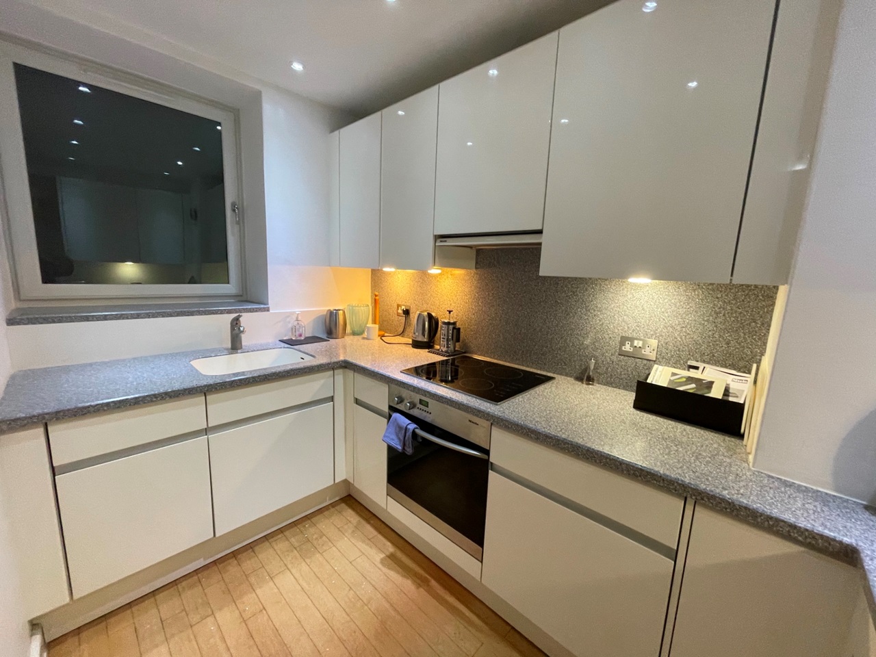 Additional image 6 of 1 Bed Flat, Queen Court, WC1N, N1 7GU