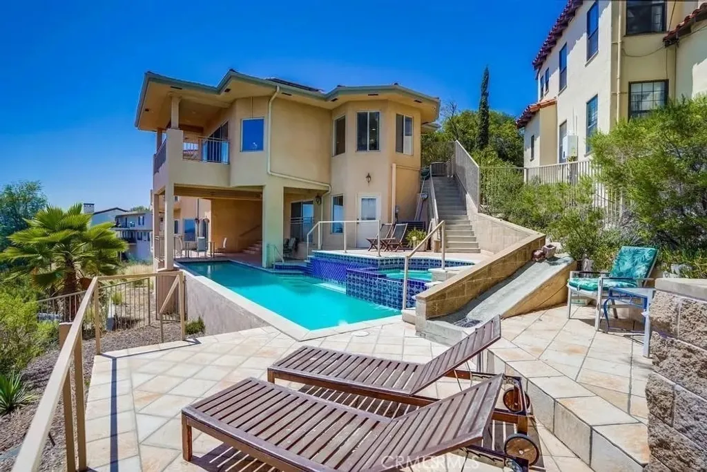 Additional image 4 of 876 Harrington Rd, Glendale, CA 91207