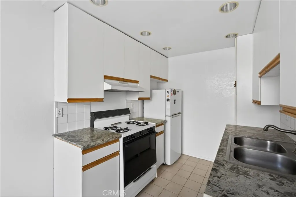 Additional image 18 of 4441 Woodman Avenue Unit 111, Sherman Oaks, CA 91423