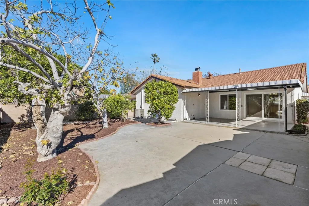 7425 Garden Grove Avenue, Reseda, CA 91335