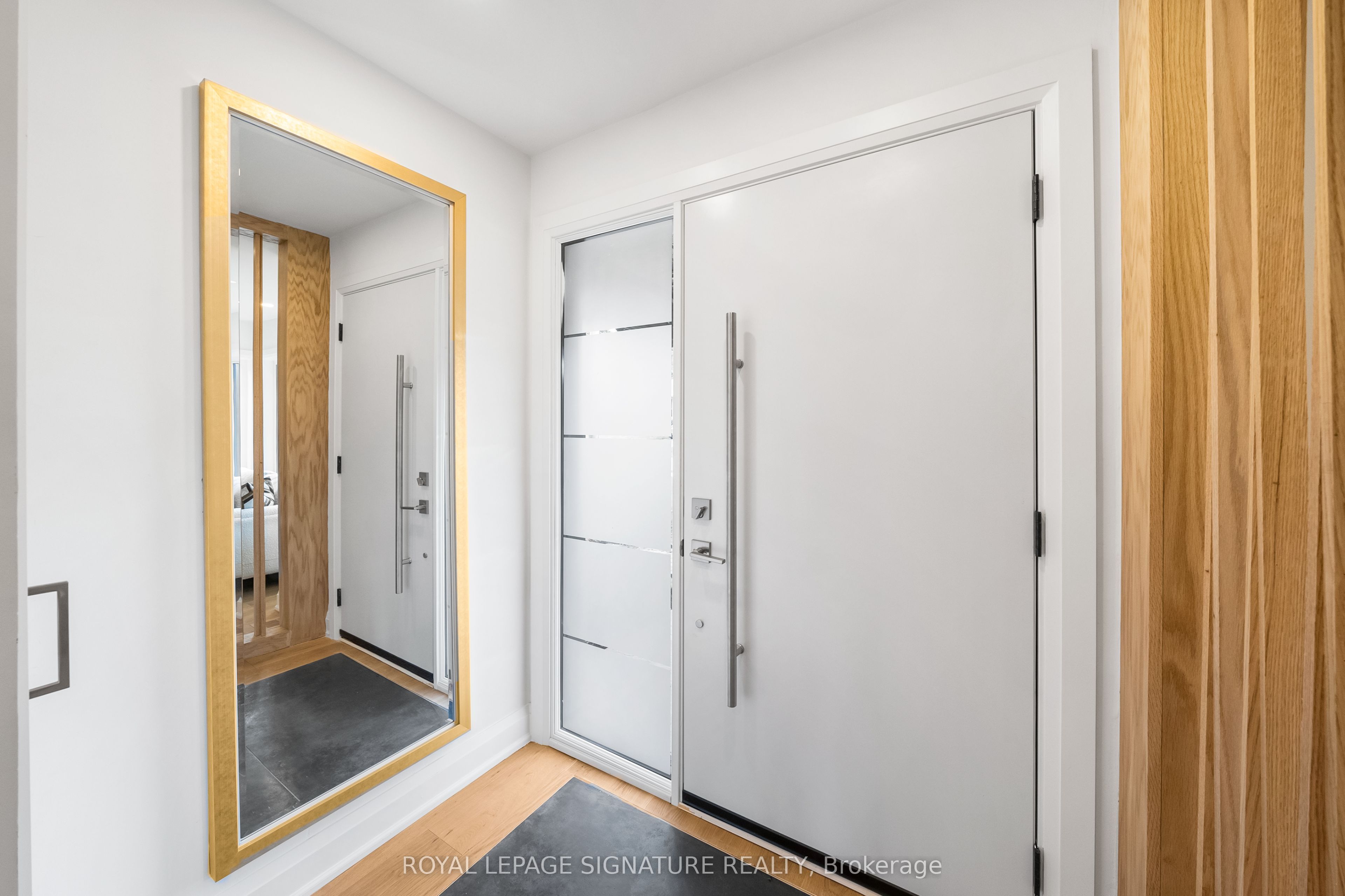 Additional image 3 of Main-247 Kathryn Crescent, Newmarket, ON, L3Y 1L9