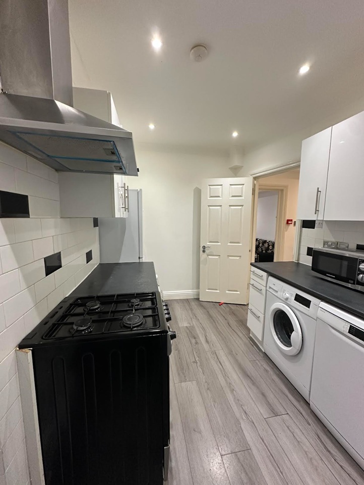 Additional image 11 of Room in a Shared Flat, Chicksand St, E1, N1 7GU