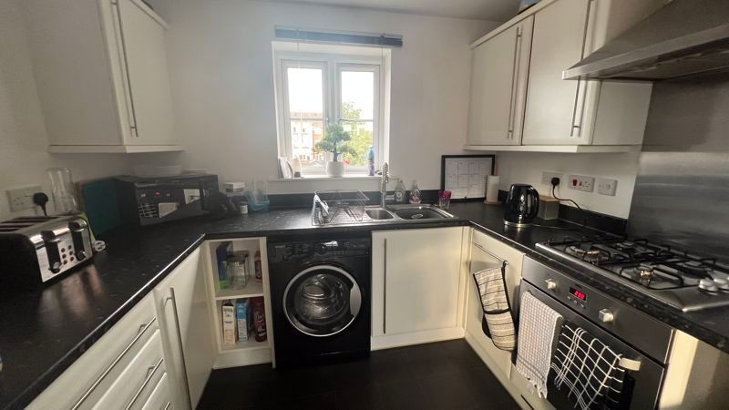 2 bed flat for salePintail Close, Scunthorpe DN16 photo 4
