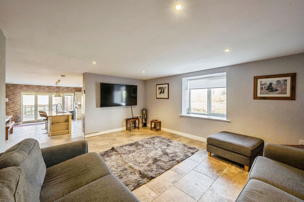4 bed detached house for saleThe Paddock, Castlethorpe, Brigg DN20 photo 4