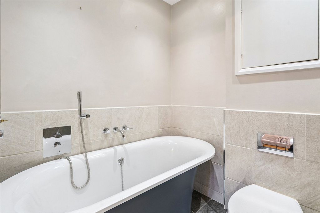 Additional image 6 of 2 bed flat for saleKings Road, Henley-On-Thames, Oxfordshire RG9