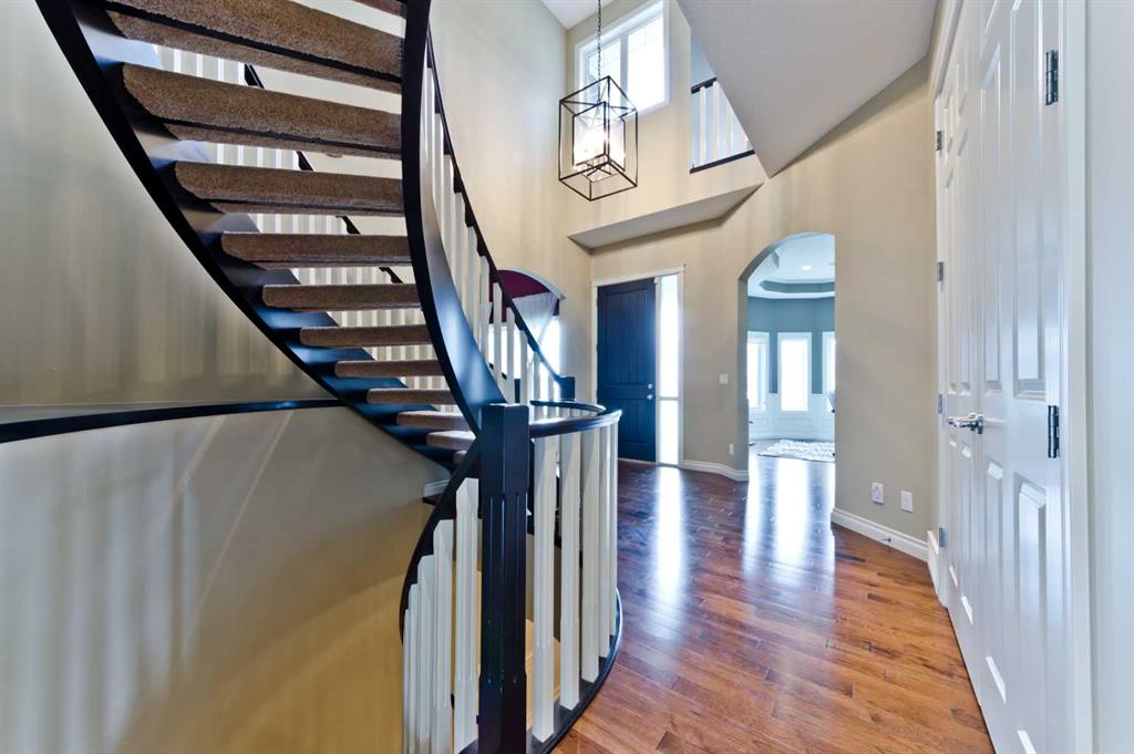 Additional image 4 of 60 Elmont Rise SW, Calgary, AB, T3H 4X9