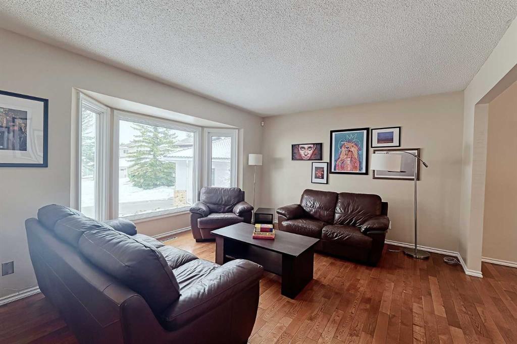 Additional image 4 of 15 Edgeland Mews NW, Calgary, AB, T3A 4C9
