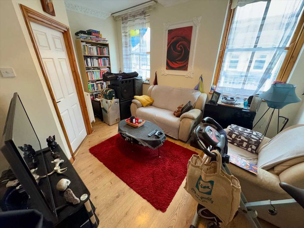 Additional image 11 of 3 bed flat for saleBute Street, Treorchy CF42