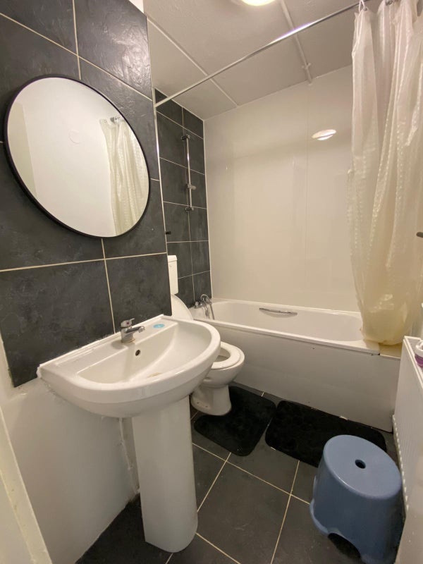 Additional image 8 of Room in a Shared House, Strasburg Rd, SW11, N1 7GU