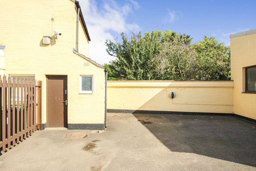 Additional image 4 of 2 bed office for saleOundle Road, Peterborough PE2