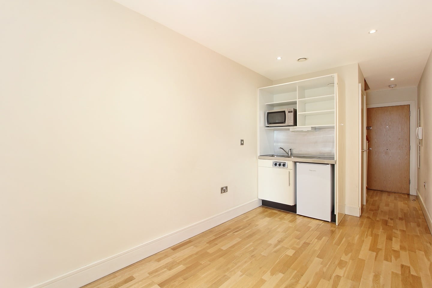 Additional image 3 of Studio Flat, Great Suffolk Street, SE1, N1 7GU