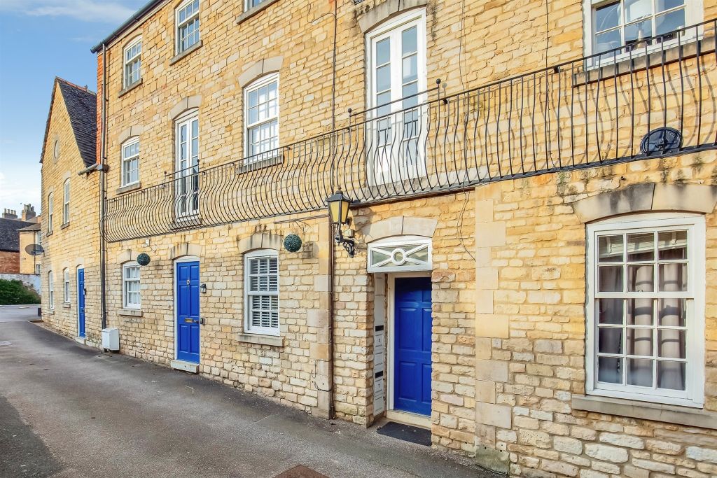 2 bed flat for saleAll Saints Mews, Stamford PE9