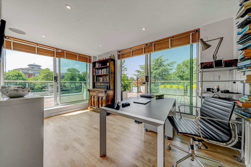 Additional image 8 of 3 bed flat for salePetersham Road, Richmond TW10