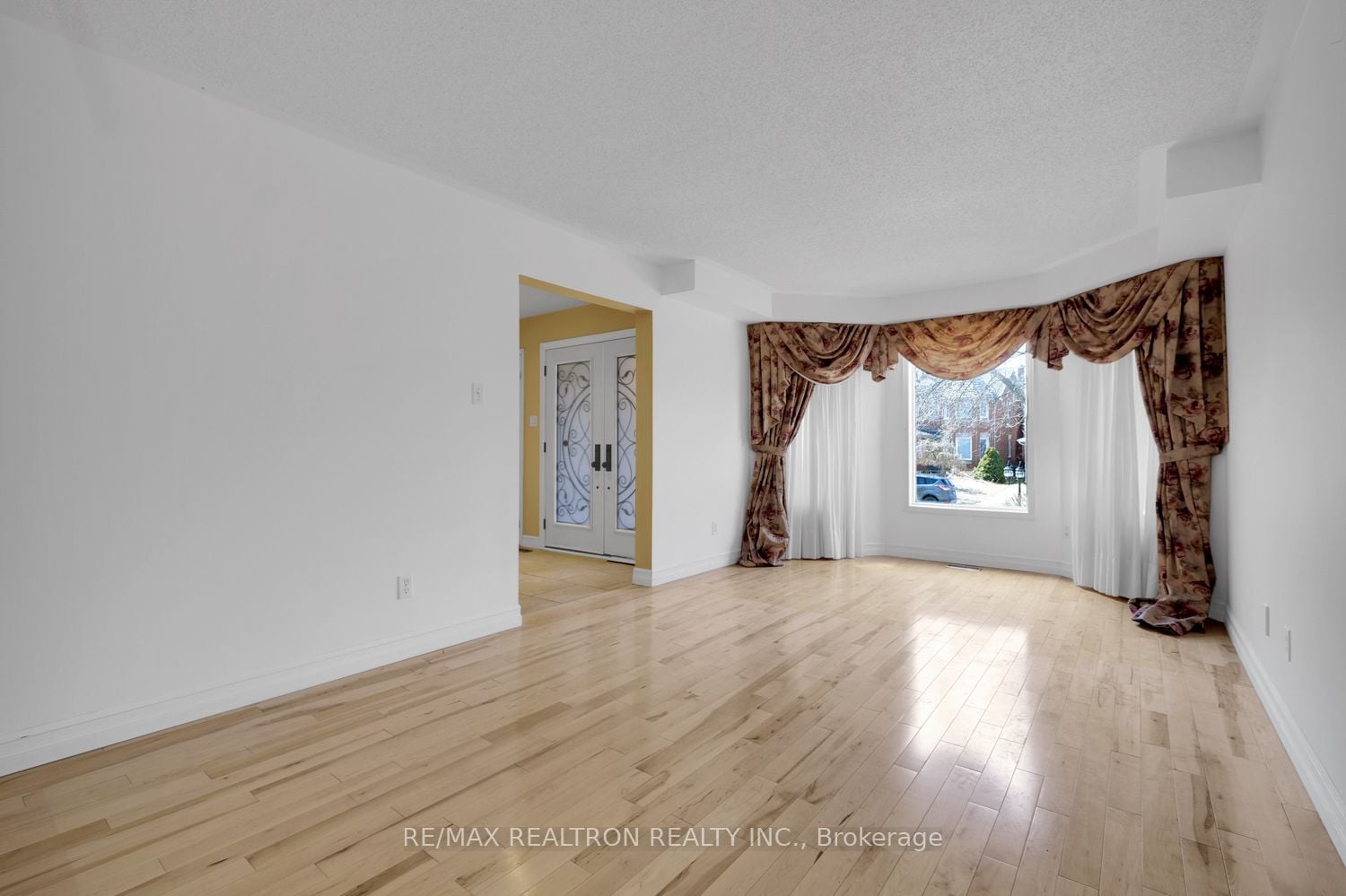 Additional image 5 of 10 Chiswick Crescent, Aurora, ON, L4G 6N9