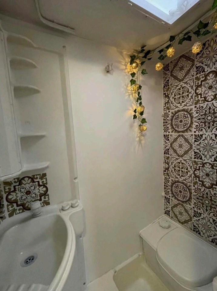 Additional image 3 of 1 Bed Mobile Home, Borough High Street, SE1, N1 7GU