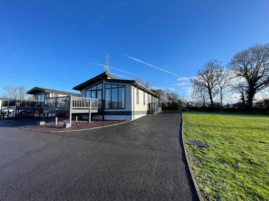 2 bed mobile/park home for sale19 Ash Tree Park, Lower Norton Lane, Kewstoke, Weston-Super-Mare BS22