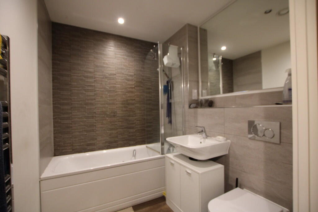 Additional image 8 of Lincoln Apartments, Lexington Gardens, Park Central, B15