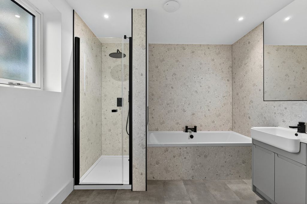 Additional image 10 of 2 bed flat for saleBenson Road, Stratford Upon Avon, Warwickshire CV37