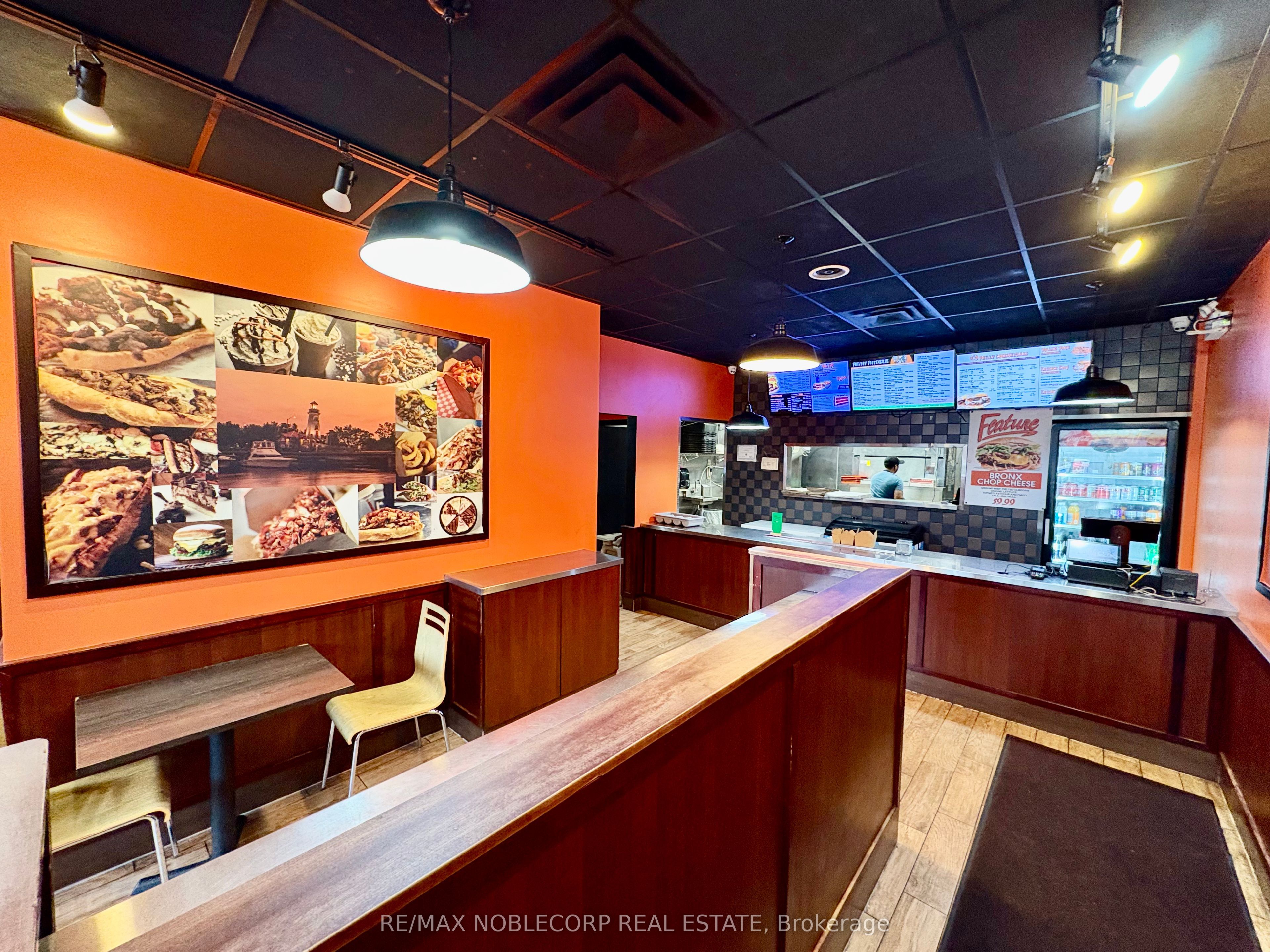 Additional image 4 of 4-114 Lakeshore Road E, Mississauga, ON, L5G 1C9