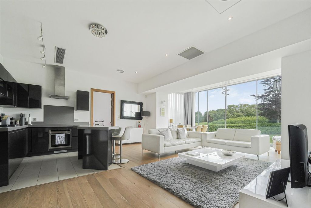 Additional image 6 of 3 bed flat for saleHensol Castle Park, Hensol, Pontyclun CF72