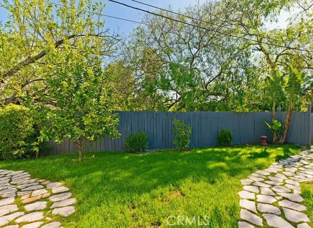 Additional image 27 of 242 W Elmwood Ave, Burbank, CA 91502