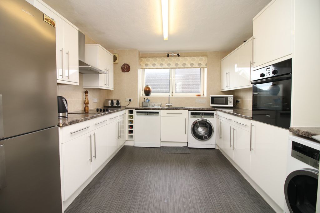 Additional image 3 of 2 bed flat for saleSandhurst Court, 3-5 South Promenade, Lytham St. Annes FY8
