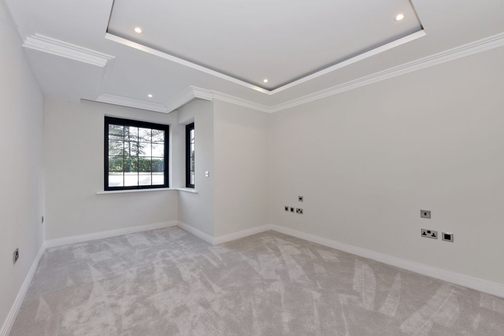 Additional image 8 of 3 bed flat for saleWellington Court, Beaconsfield HP9