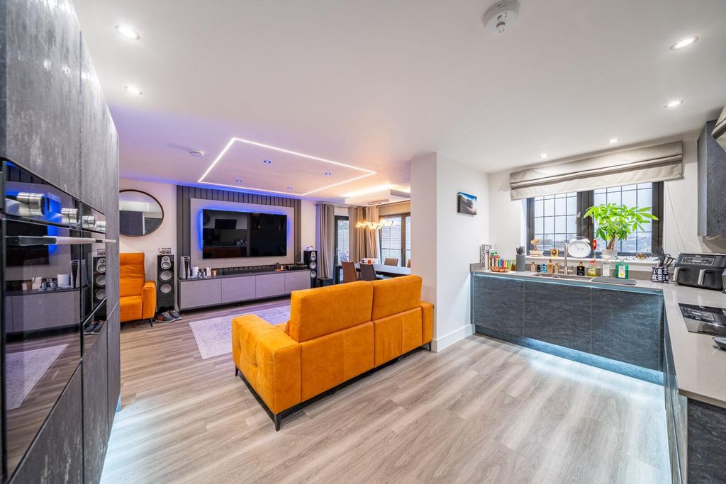2 bed flat for saleNicker Hill, Keyworth, Nottingham NG12 photo 2