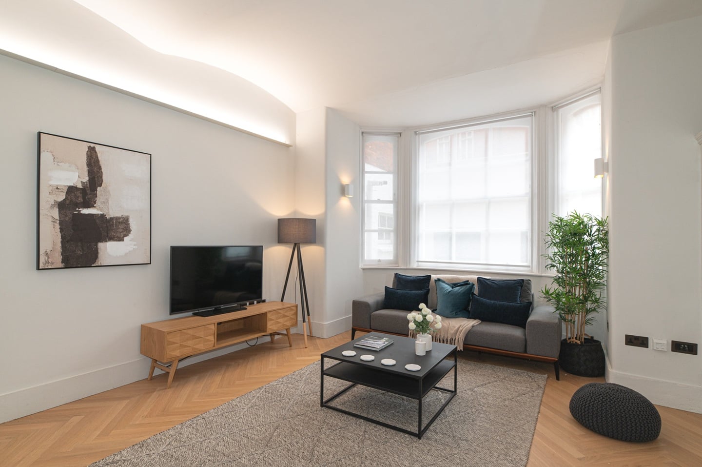 2 Bed Flat, Albert Hall Mansions, SW7, N1 7GU