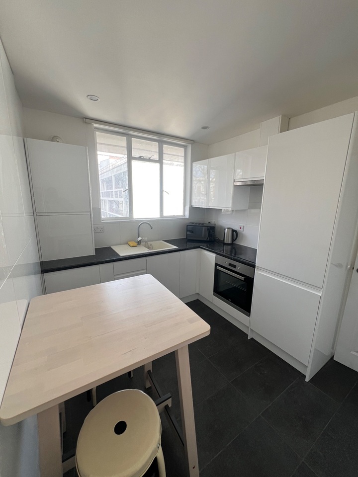 3 Bed Flat, Exeter House, W2, W2 6EL