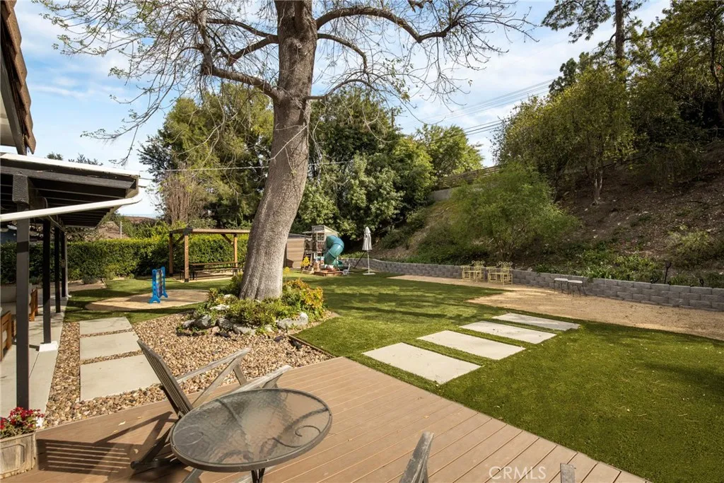 23936 Nomar St, Woodland Hills, CA 91367