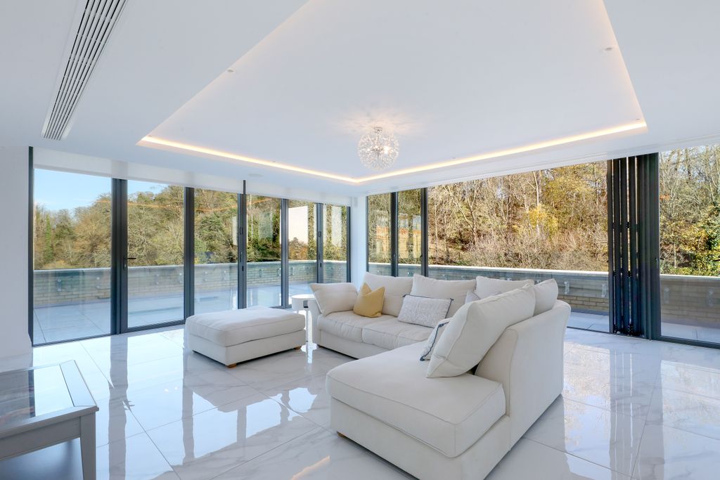 Additional image 9 of 4 bed flat for saleGlen Island, Taplow SL6