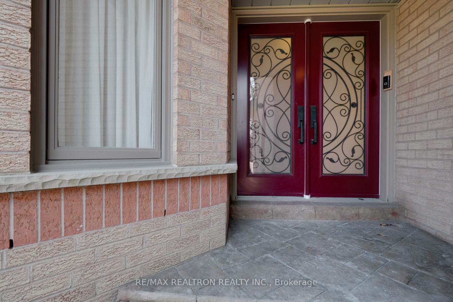 Additional image 2 of 10 Chiswick Crescent, Aurora, ON, L4G 6N9