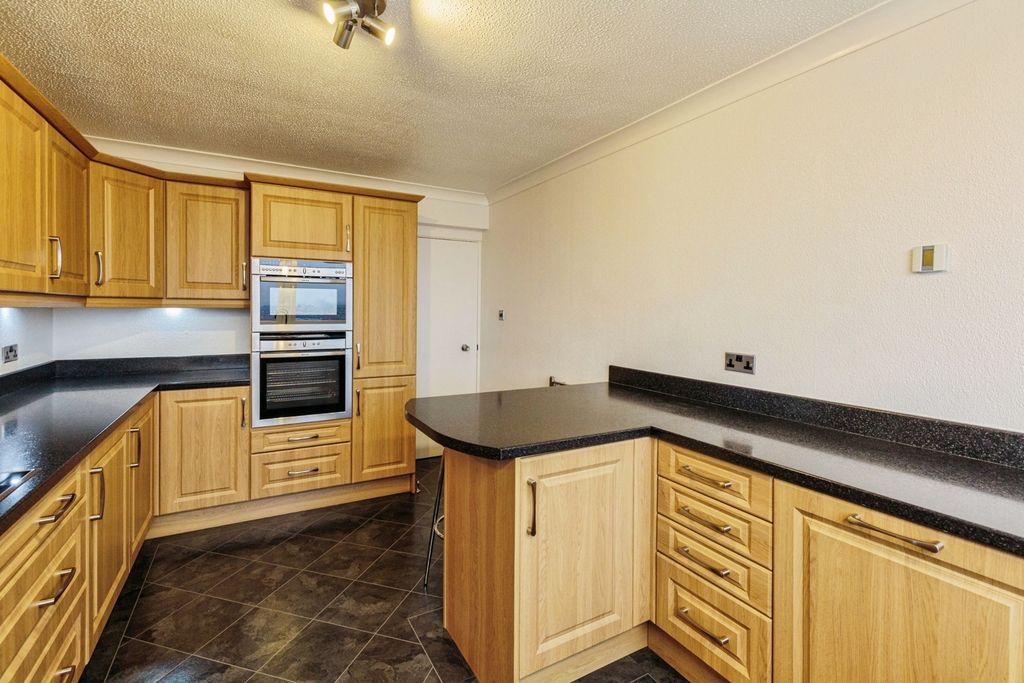 Additional image 10 of 2 bed flat for sale49 South Promenade, Lytham St. Annes, Lancashire FY8