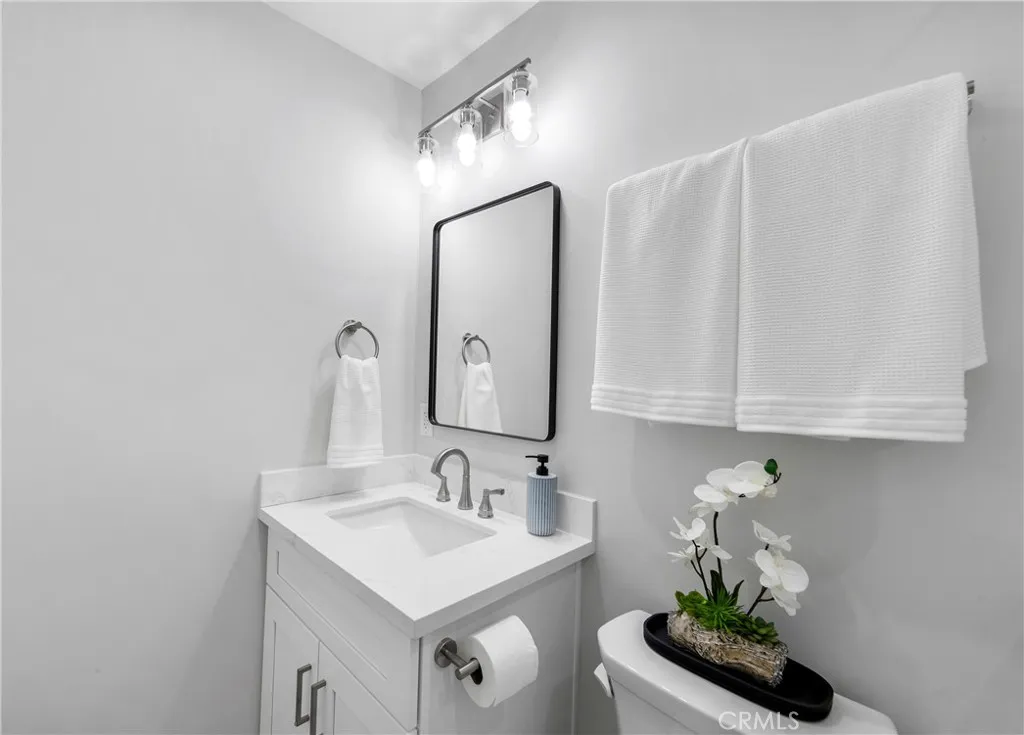 Additional image 50 of 406 Eton Dr, Burbank, CA 91504