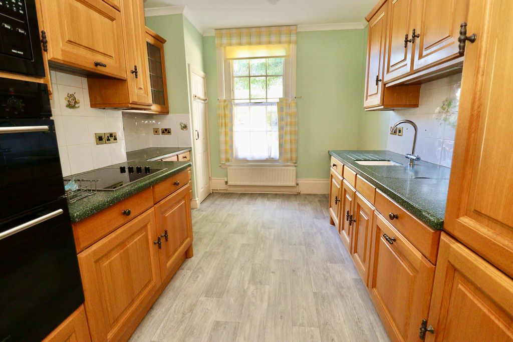 2 bed flat for saleNettleham Road, Lincoln LN2 photo 3