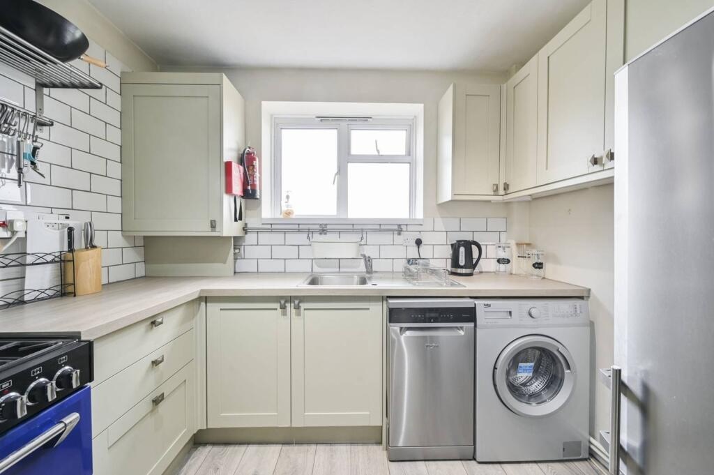 Additional image 3 of 3 Bed Flat, Faversham House, NW1, N1 7GU