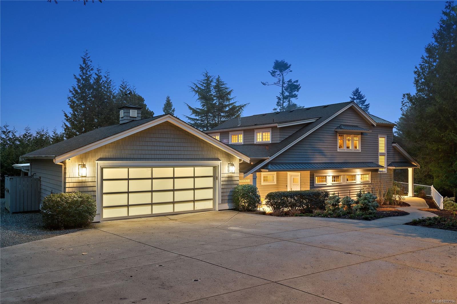 8401 Lochside Drive, Central Saanich, BC, V8M 1T9