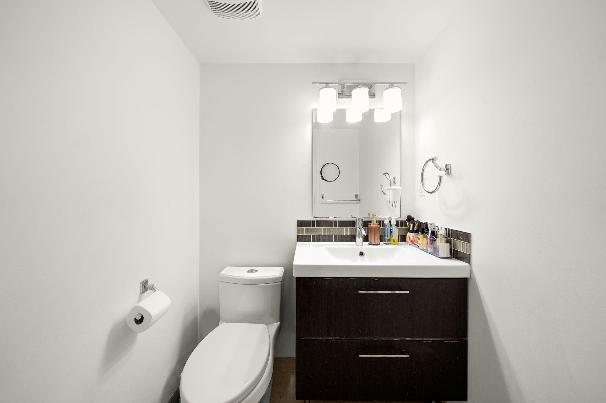 Additional image 3 of 1306-9521 Cardston Court, Burnaby, BC, V3N 4R8