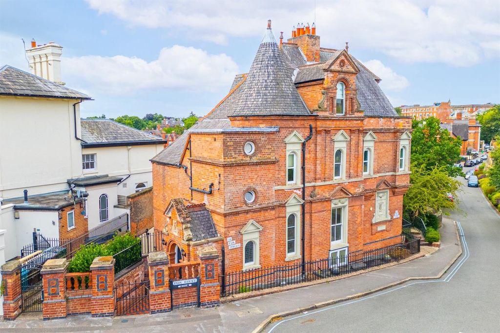 3 bed flat for salePark Terrace, The Park NG1
