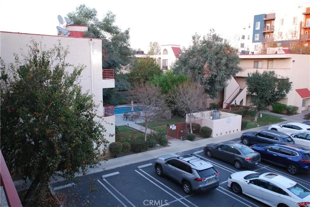 6820 Remmet Ave, Canoga Park, CA 91303