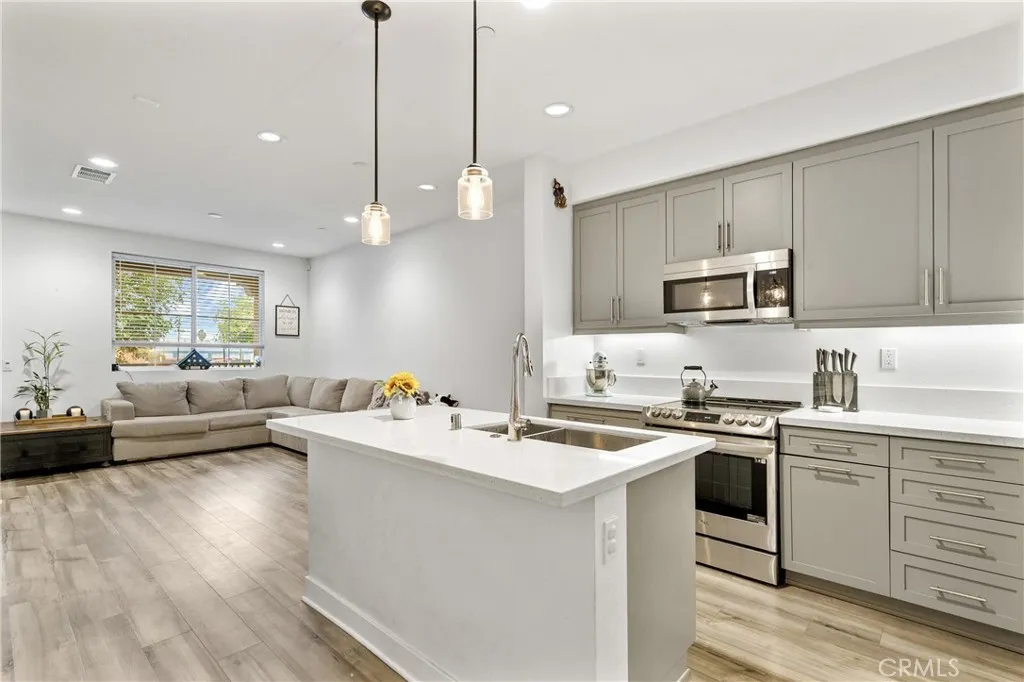 Additional image 2 of 2560 Valentina Way Unit 2, Commerce, CA 90040