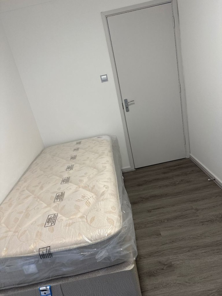 Additional image 10 of Room in a Shared Flat, Oxley Close, SE1, N1 7GU