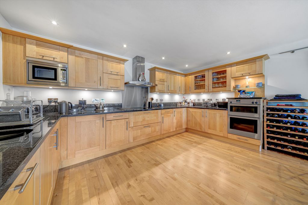 Additional image 6 of 3 bed flat for salePetersham Road, Richmond TW10