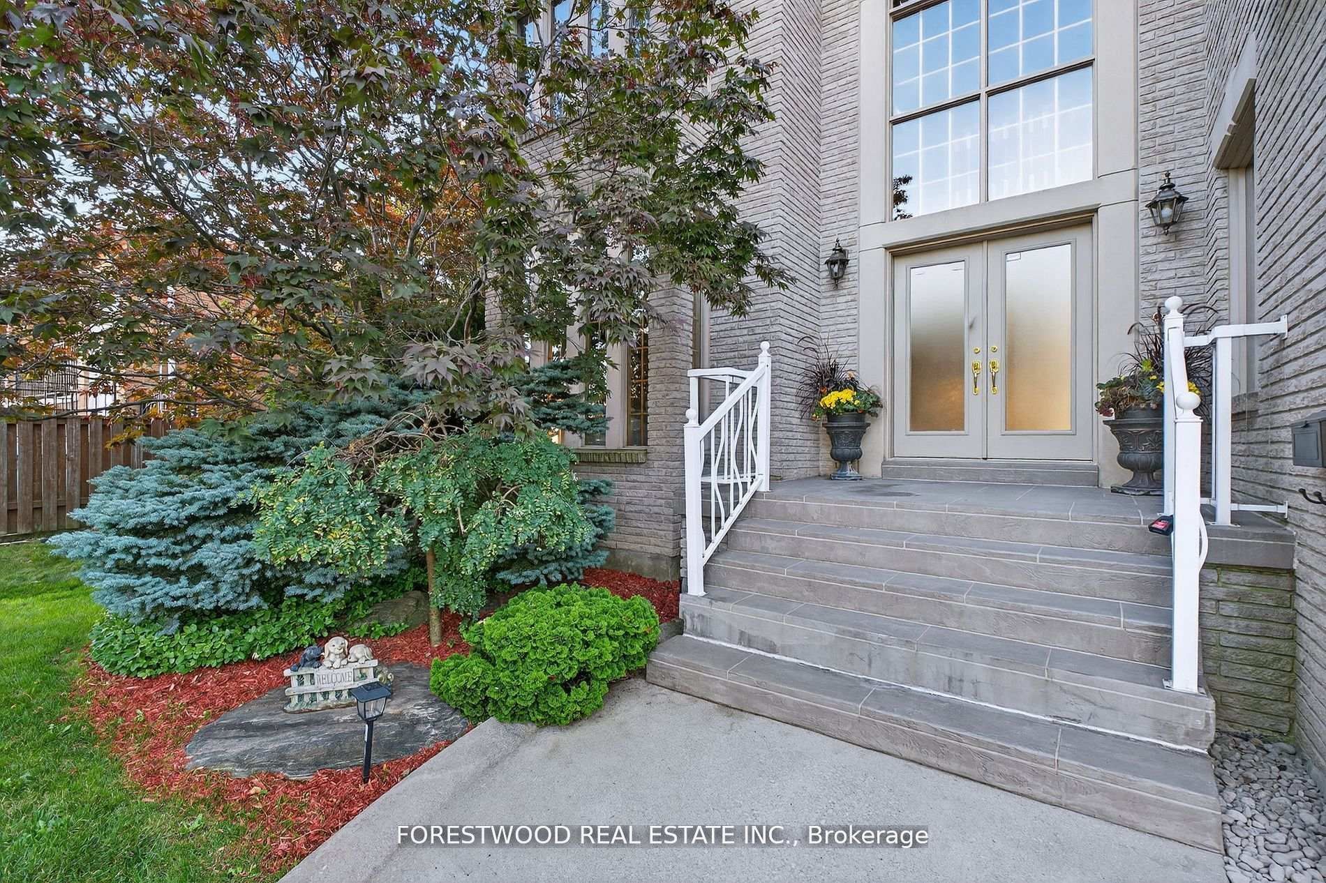 Additional image 2 of 971 Lovingston Crescent, Mississauga, ON, L4W 3V7